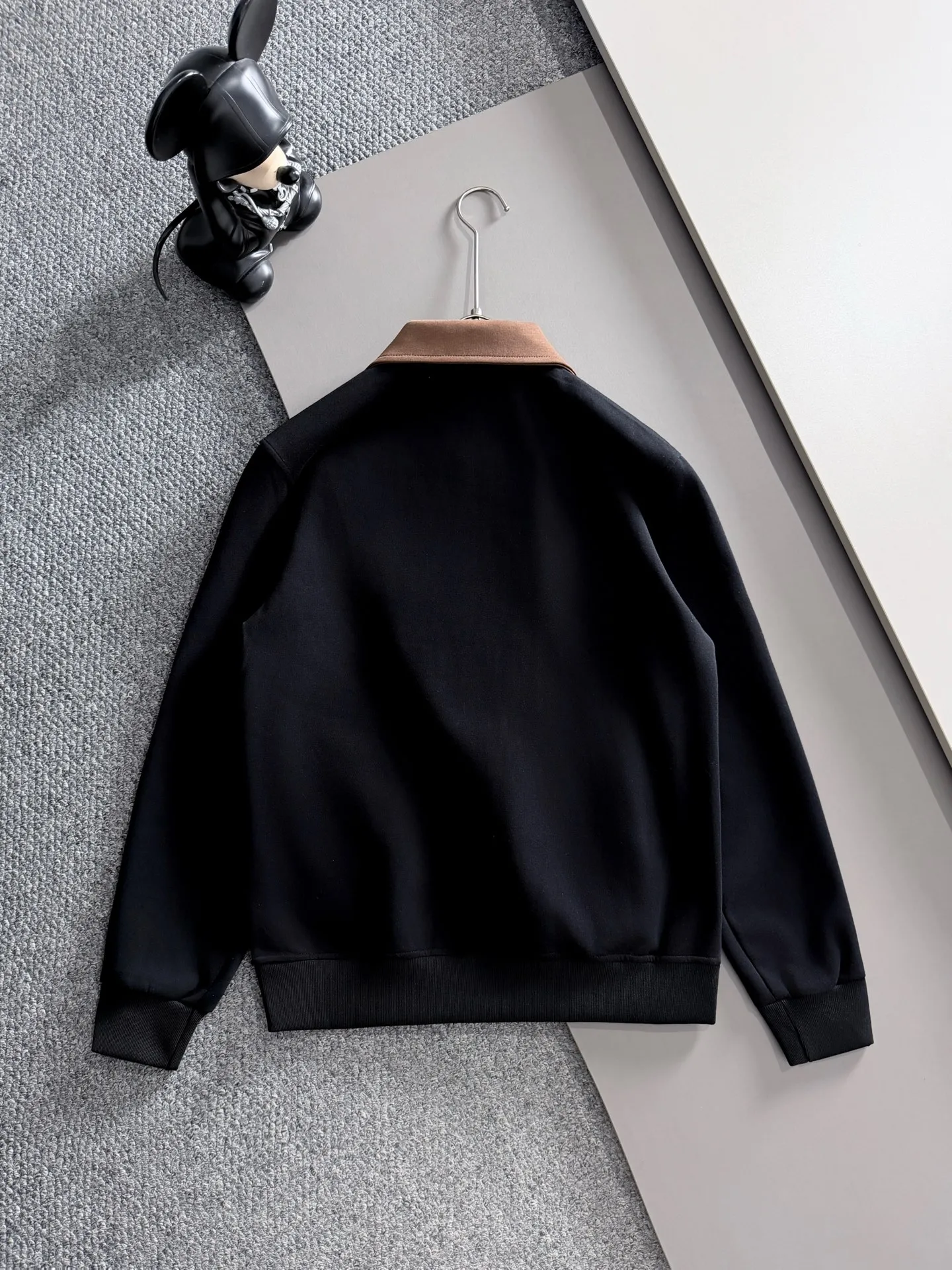 🛫🛫🛫High version Loro Piana 26ss customized top-quality fabric new jacket casual pants, ribbon letter embroidery stitching new show products‼ The product is in perfect condition, comfortable and warm, complete with three labels, full and attractive color, very outstanding design, customized hardware accessories can easily enhance the fashion sense, the workmanship is extremely elegant and rigorous, and the wiring is neat and meticulous! A masterpiece from a famous designer! The upper body does not look bloated and is super handsome! Sizes：M～XXXL